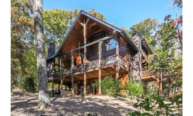 Tate Cabin | 2000 sf luxury Cabin on Four Acres with Two Streams and Pond - Pet Friendly