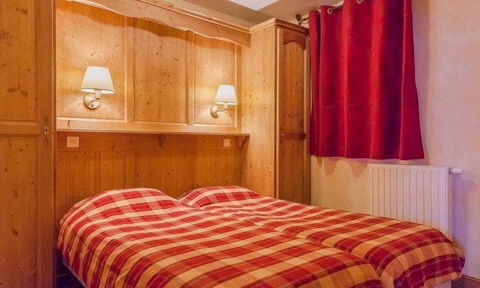 Lanslevillard Apartment | 200m from ski slopes, fitness, swimming pool, sauna, hammam, balcony, tv, ski locker, 50m²