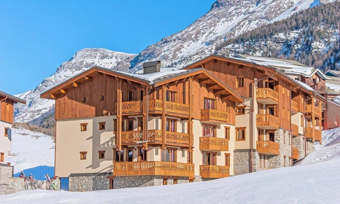 Lanslevillard Apartment | 200m from ski slopes, fitness, swimming pool, sauna, hammam, balcony, tv, ski locker, 40m²