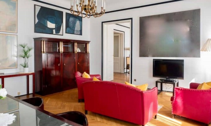 Vienna Apartment | 200sqm Art-Filled Apartment with Private Terrace