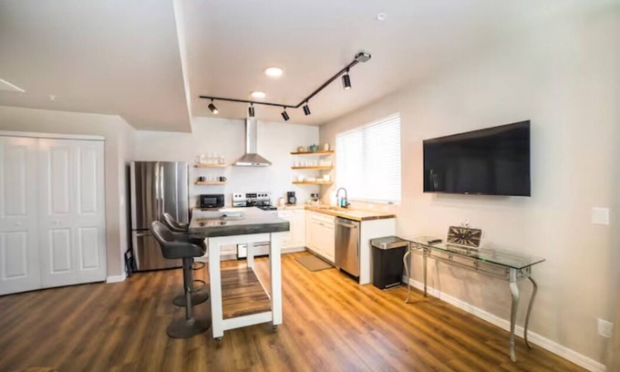 Southside Apartment | 202 - The Lofts, by Flagtown, 1 bed,1bath