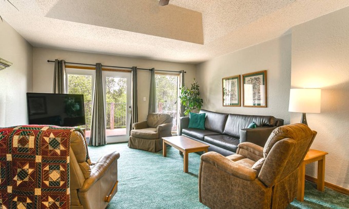 Branson West Apartment | 213 m² Apartment ∙ 4 bedrooms ∙ 14 guests