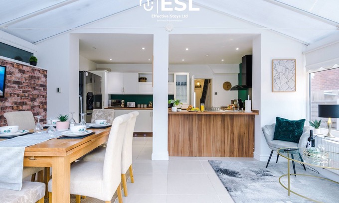 Blacon House | 21LGDR - 3 Bedroom House with Garden Seating and Driveway Parking