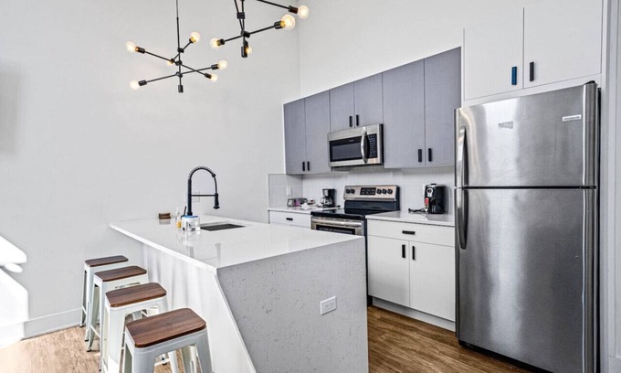 Delair Apartment | 22 Luxury Loft-FREE Parking