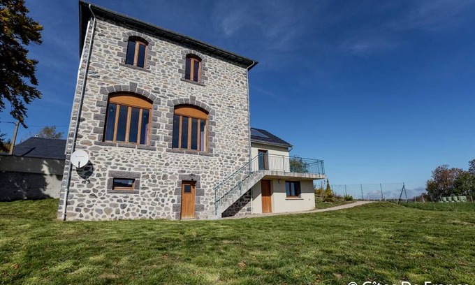 Anzat-le-Luguet House | 220 m² Gîte ∙ 4 bedrooms ∙ 8 guests