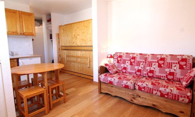 Cognet Apartment | 220m from ski slopes, 3rd floor, tv, ski locker, 22m², Alpe d'Huez