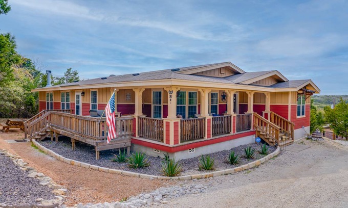 Canyon Lake House | 222 m² House ∙ 3 bedrooms ∙ 8 guests