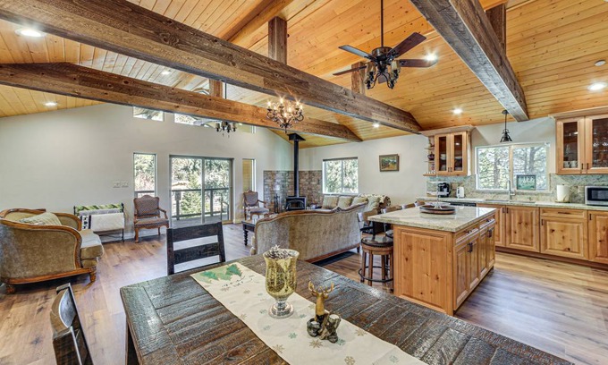 Pine Mountain Club House | 223 m² House ∙ 3 bedrooms ∙ 11 guests