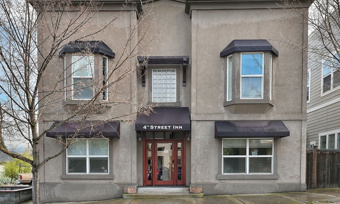 Historic Railroad District House | 232-Duplex-Private Bathroom-Mountain View