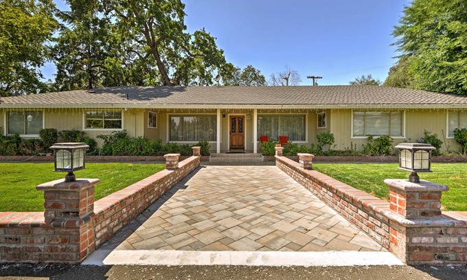Gilroy House | 232 m² House ∙ 3 bedrooms ∙ 7 guests