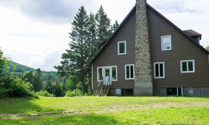 Saint-Gabriel-de-Valcartier House | 2355/2 · Villa des pins