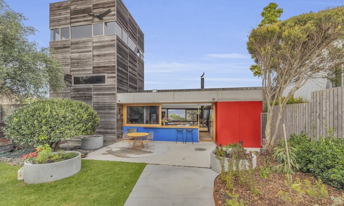 Merimbula House | 24 Hill Street - Pet friendly