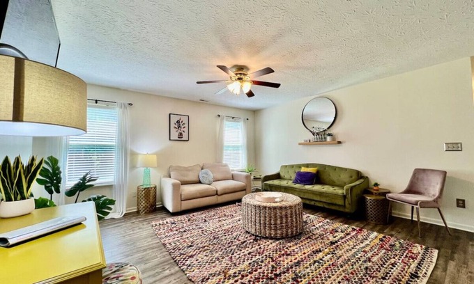 Monroe House | 242 Overbrook Drive · Bailee's House in Monroe - Fast wifi, cable, more