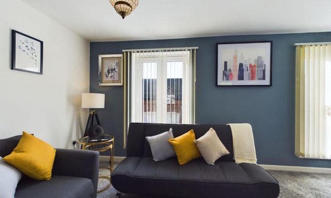 Stafford Apartment | 247 Serviced Accommodation in Stafford- 3BR Townhouse