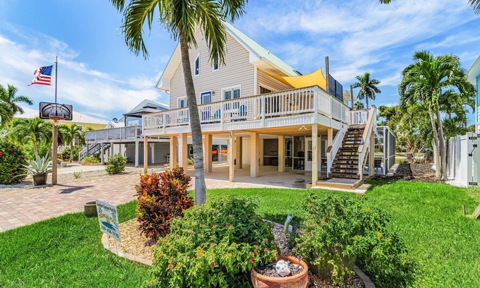 Hills T P House | 249 Into The Mystic: 3BR/3BA Pool Home!