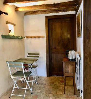 Gennes-sur-Glaize Bed & Breakfast | 25 m² Bed and breakfast ∙ 2 guests