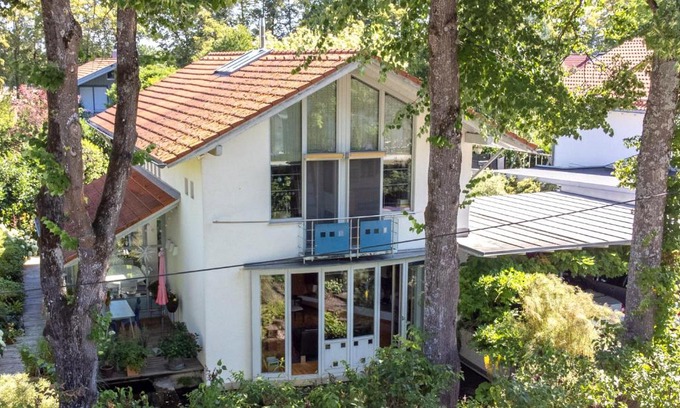 Munchen District House | 25 Min to the Center - 220 m2 Artist's House Villa South of Munich