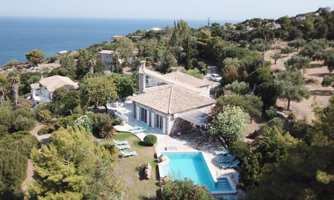 Pylos-Nestoras House | 250 m² House ∙ 5 bedrooms ∙ 8 guests