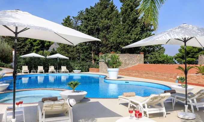 Carini Villa | 250 m² Villa ∙ 6 bedrooms ∙ 13 guests