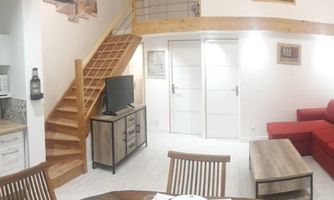 Narbonne-Plage House | 250m from the Mediterranean, a holiday home with the scent of the sea.