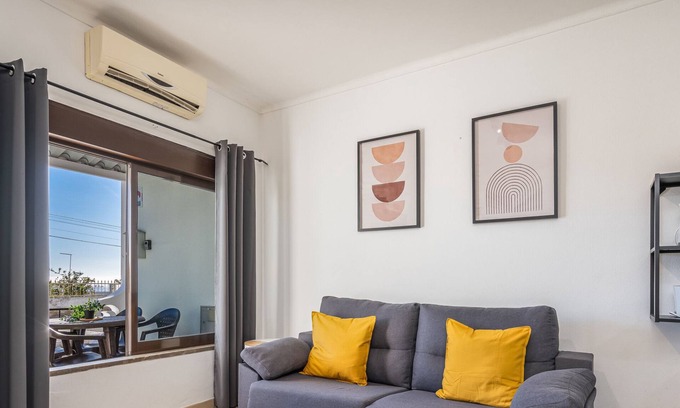 Patio Apartment | #253 Fernando Pessoa 26 by Home Holidays