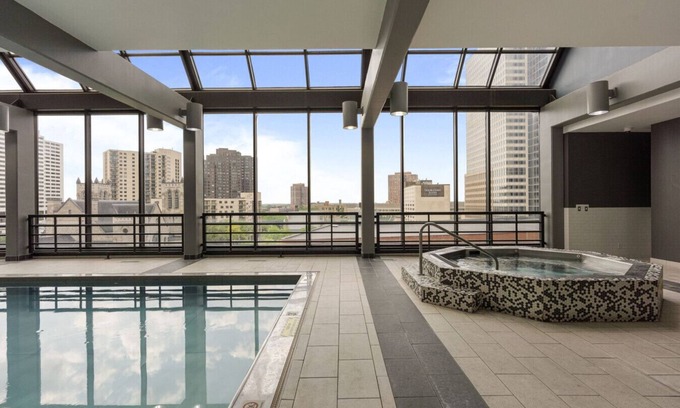 Downtown Minneapolis Apartment | 25th Floor Sky Suite Unit 2501, Downtown, Pool, Gym, Parking 2501