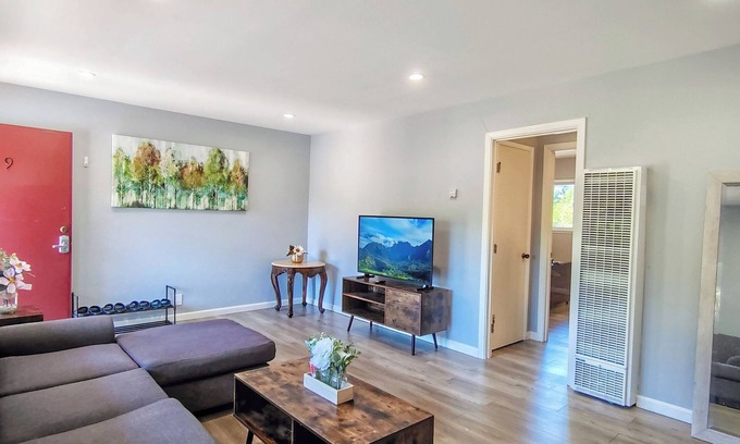 Old Mountain View Apartment | 261-9 Cozy 2-Bedroom Apartment near Mountain View Downtown