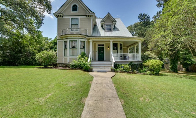 Hot Springs House | 267 m² House ∙ 4 bedrooms ∙ 10 guests
