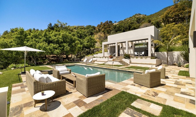 Montecito House | 270-degree Ocean Views, 47’ heated pool, stunning contemporary coastal retreat.