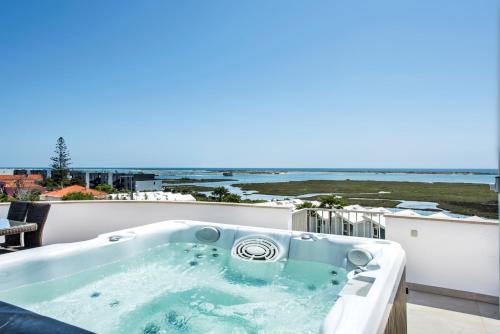 Olhao Apartment | 270 SQM - Pérola Da Fuseta - Pool & Jacuzzi - Terrace sea view