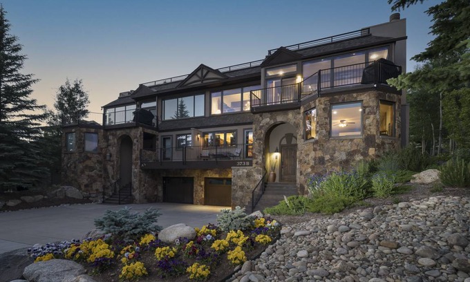 Corinthian Hills House | 284 m² House ∙ 4 bedrooms ∙ 10 guests