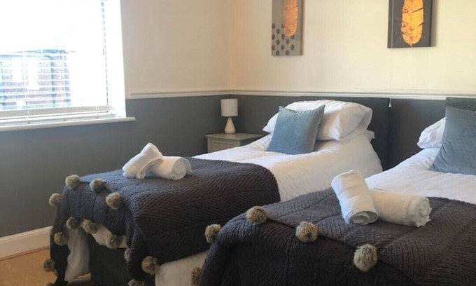 Scunthorpe House | 29 Comfort house 2 bedroom townhouse with parking