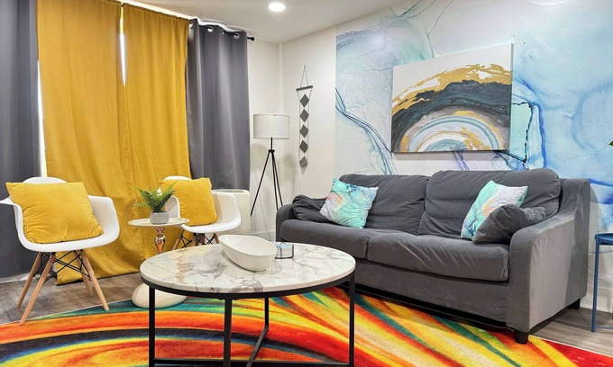 Downtown Atlanta Apartment | 2B/1B Modern Downtown ATL Condo w 1 Free Parking!