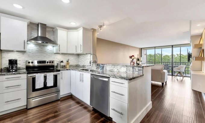 Clearwater Apartment | 2b/2b 90d rental, golf course + htd pool + hot tub