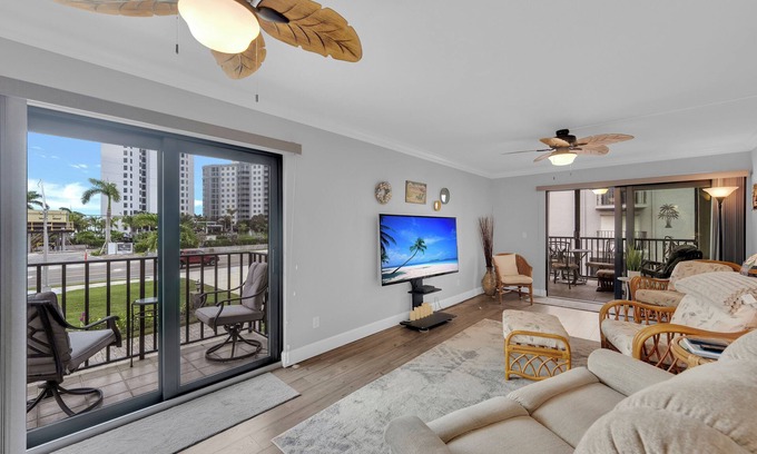 South Island Condo | 2B/2B Fairview Isles 121 Condo, Walk to Beach, Heated Pool!
