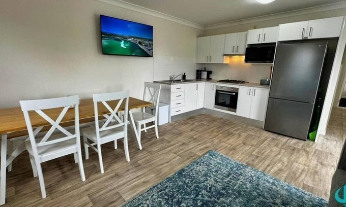 Swansea House | 2B at Swansea - cosy cottage, outdoor pet friendly