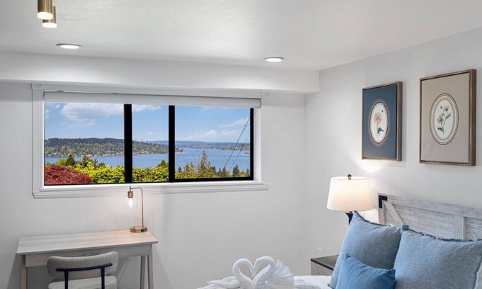 Bryn Mawr-Skyway House | 2b1b Gorgeous Lake View Unit close to Airport