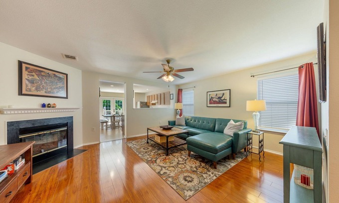 Austin House | 2B2B w/full backyard. Centrally located in S. ATX - small trained dog friendly