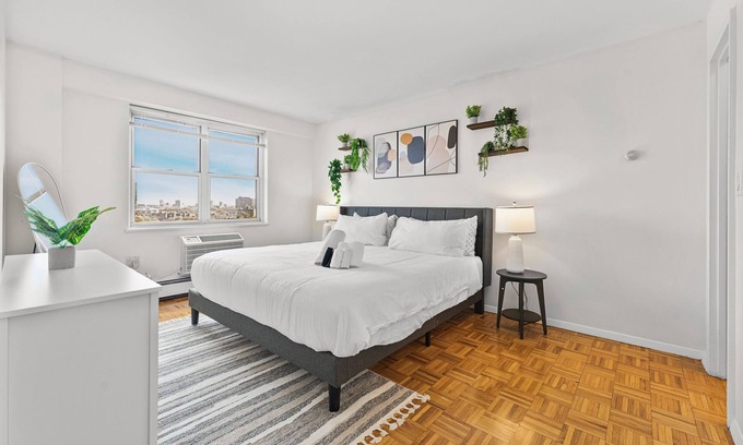 Longwood Apartment | 2bd/1.5ba Next to BU 9711