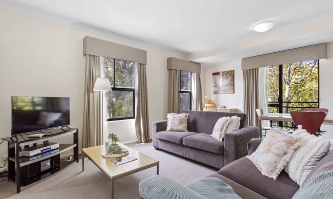 Northbridge Apartment | 2BDR 1BTH - James Street Magic