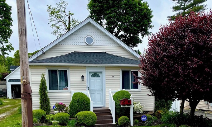 Bayville House | 2bed/2bath Beach Bungalow in Bayville, NY