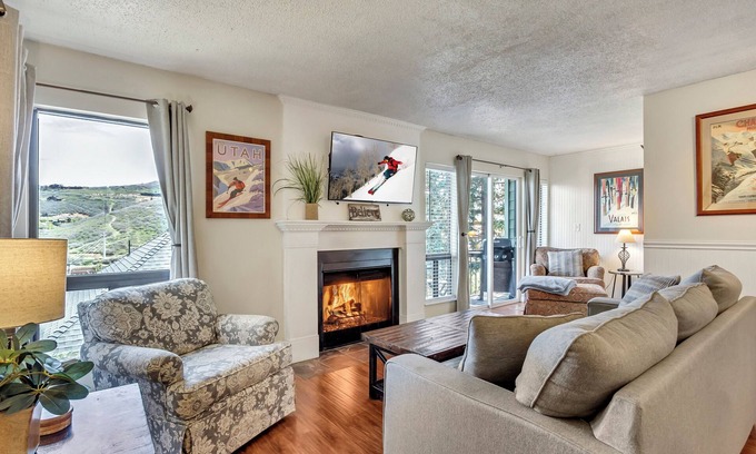 Downtown Park City Condo | 2bed/2bath Condo with Ski in/Ski out, <5 min walk to Main St & Town lift