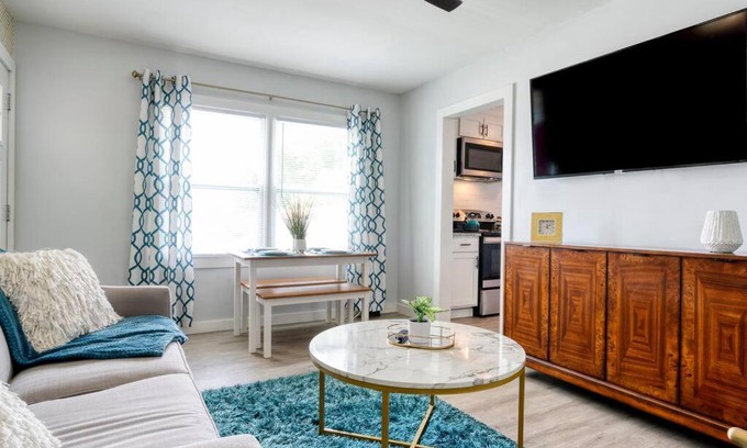 Charlotte Apartment | 2BR 1BA Duplex House King Beds Great for Small Groups Close to All Uptown Charlotte attractions
