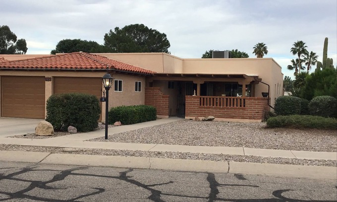 Green Valley Country Club Estates House | 2BR 2BA Walkable Neighborhood Mountain Golf Course View1700sf Large Patio