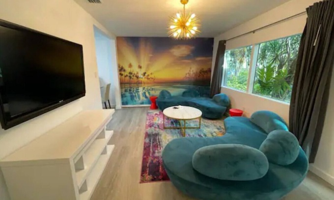 Coral Way House | 2BR 2Bath King BED Calle Ocho Miami South Beach