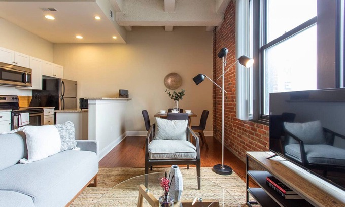 Newbold Condo | 2BR Apartment | Free Parking, Full Kitchen, 0.9 mi to Rittenhouse Sq