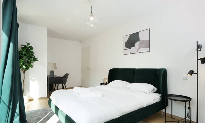 Limpertsberg Apartment | 2BR Apt 100 m2 w Terrace Garden, Free Pkg ID26