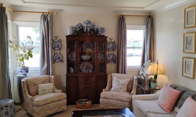 Harbor Gateway North House | 2br Cottage near Intuit, Lax,& Sofi