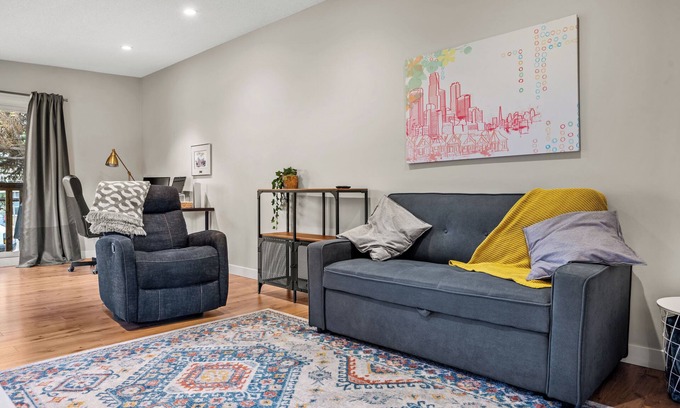 Tuxedo Park Apartment | 2BR | Cozy & Clean | Main Floor | Calgary Core