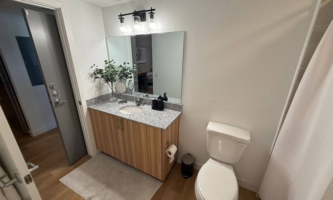 Addicks Apartment | 2BR Cozy & Lux Houston High-Rise